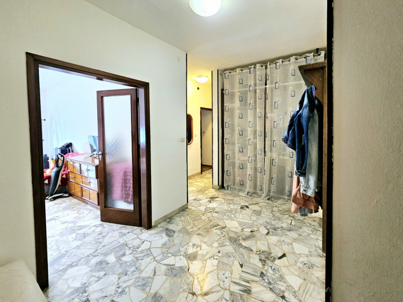 Proponiamo in vendita un interessante appartamento a Padova, in via Marcantonio Ferrazzi. Attualm...