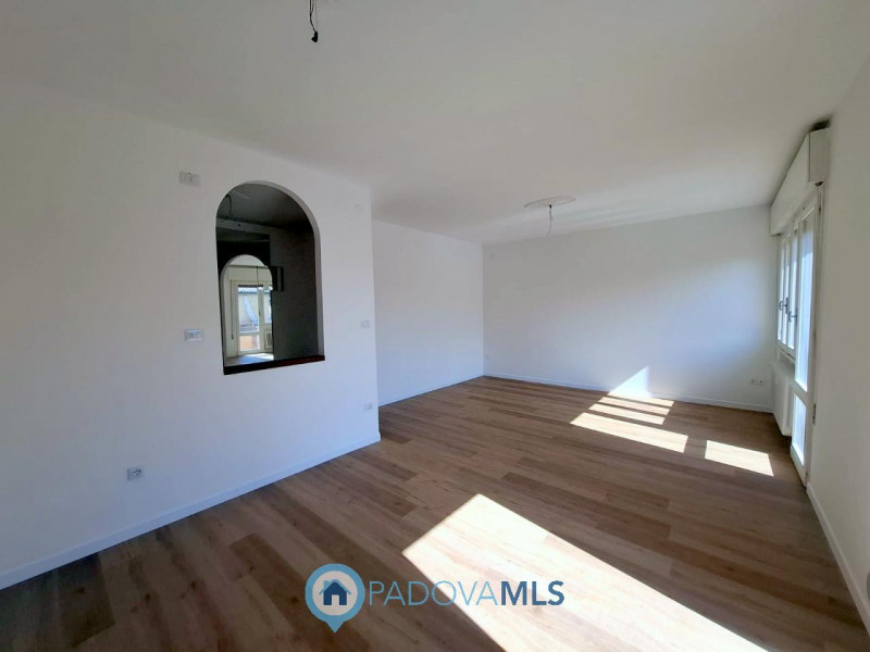Immobile in esclusiva al Gruppo Padova MLS
ARCELLA ULTIMO PIANO RISTRUTTURATO €.248.000 - rif. GB...
