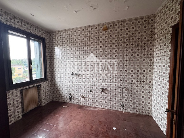 CENTRO STORICO - Proponiamo in vendita all’interno di un elegante palazzo storico composto da sol...