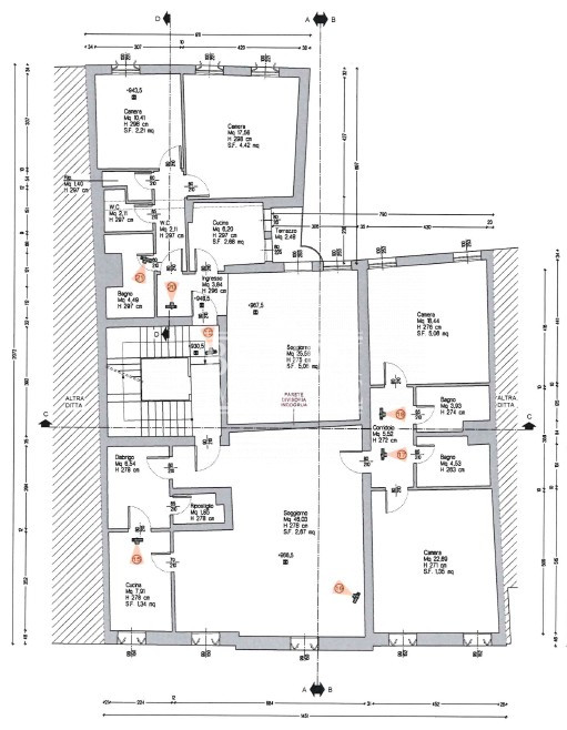 CENTRO STORICO - Proponiamo in vendita all’interno di un elegante palazzo storico composto da sol...
