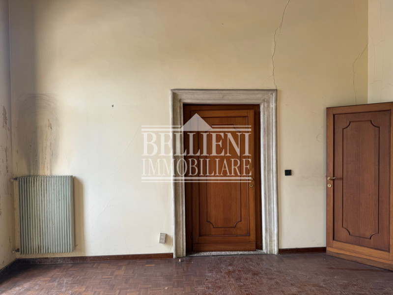 CENTRO STORICO - Proponiamo in vendita all’interno di un elegante palazzo storico composto da sol...