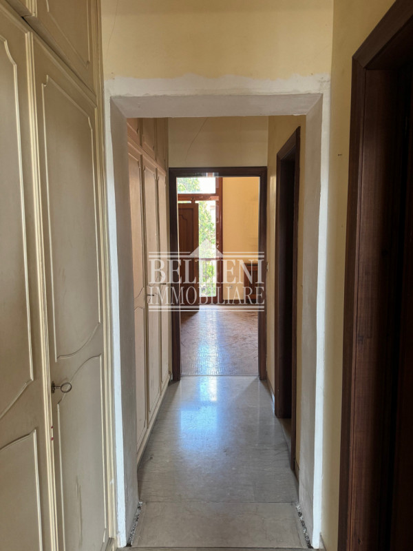 CENTRO STORICO - Proponiamo in vendita all’interno di un elegante palazzo storico composto da sol...