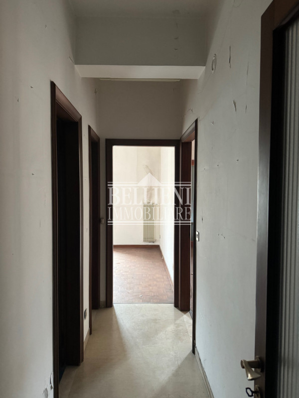 CENTRO STORICO - Proponiamo in vendita all’interno di un elegante palazzo storico composto da sol...