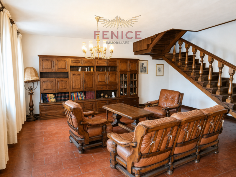 Scopri questa splendida villa con dependance situata nel cuore di Possagno a pochi metri dal Temp...