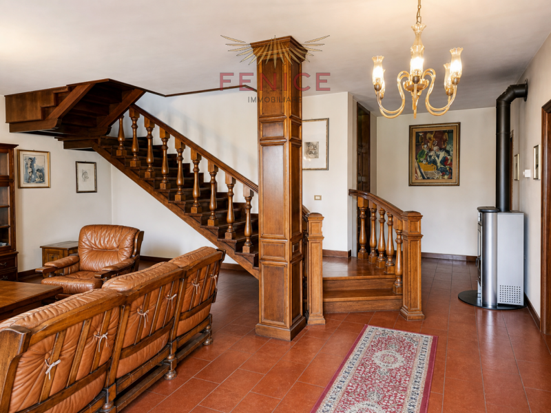 Scopri questa splendida villa con dependance situata nel cuore di Possagno a pochi metri dal Temp...