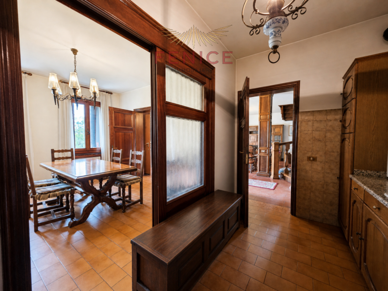 Scopri questa splendida villa con dependance situata nel cuore di Possagno a pochi metri dal Temp...