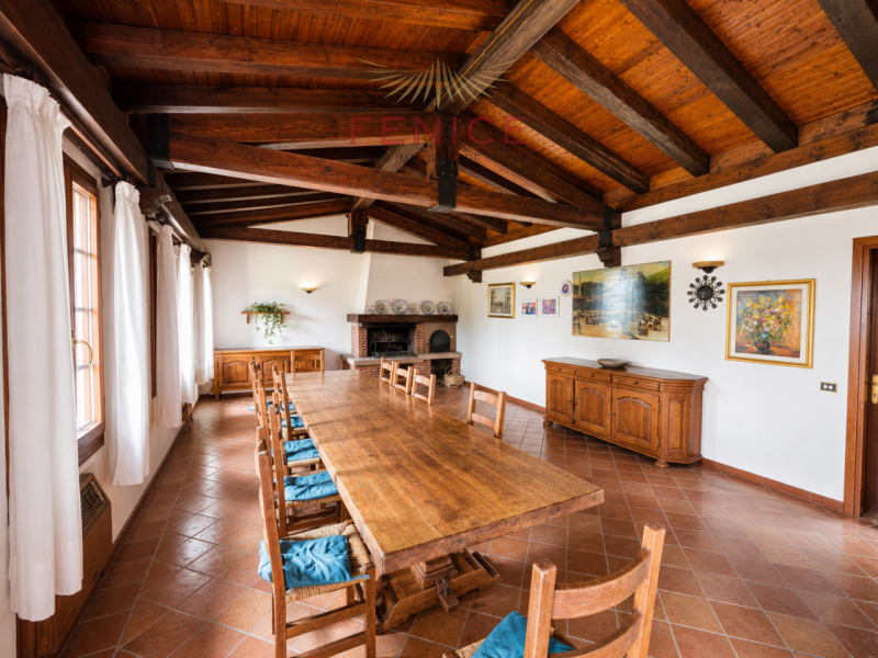Scopri questa splendida villa con dependance situata nel cuore di Possagno a pochi metri dal Temp...