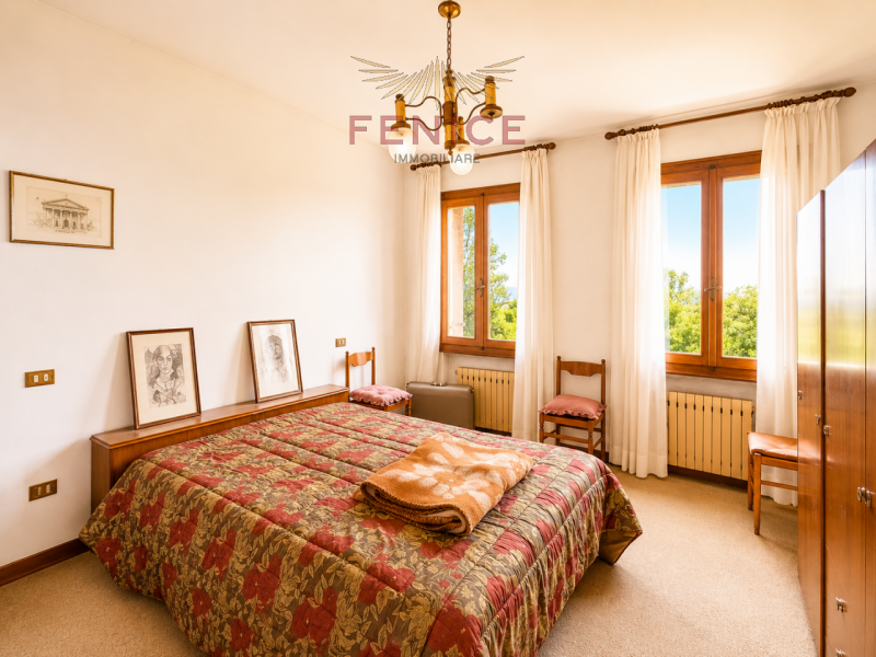 Scopri questa splendida villa con dependance situata nel cuore di Possagno a pochi metri dal Temp...