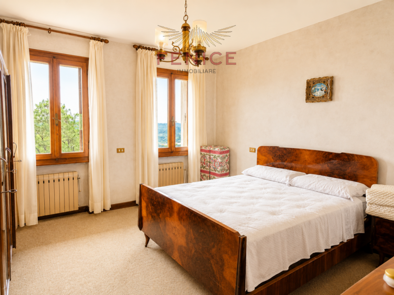 Scopri questa splendida villa con dependance situata nel cuore di Possagno a pochi metri dal Temp...