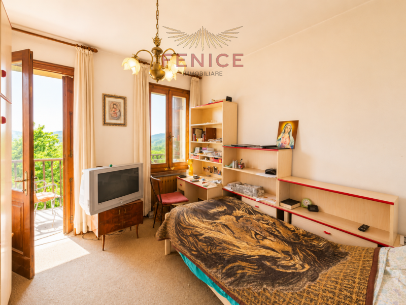 Scopri questa splendida villa con dependance situata nel cuore di Possagno a pochi metri dal Temp...