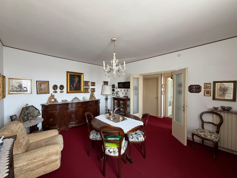 A Montegrotto Terme, nel cuore di Turri, proponiamo una villa indipendente dagli spazi generosi, ...