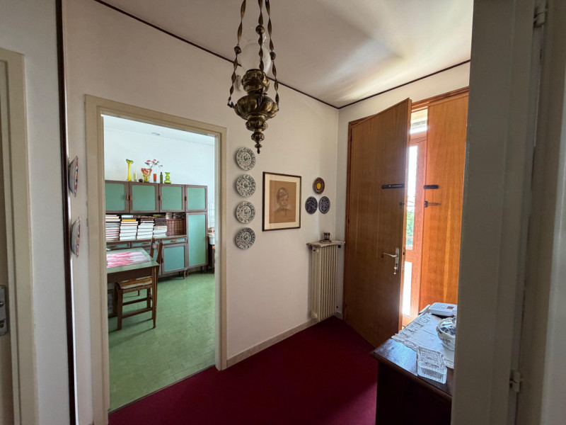 A Montegrotto Terme, nel cuore di Turri, proponiamo una villa indipendente dagli spazi generosi, ...