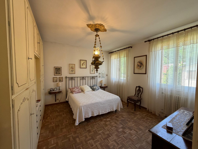 A Montegrotto Terme, nel cuore di Turri, proponiamo una villa indipendente dagli spazi generosi, ...