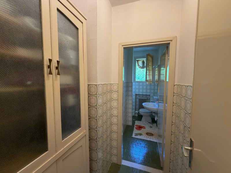 A Montegrotto Terme, nel cuore di Turri, proponiamo una villa indipendente dagli spazi generosi, ...
