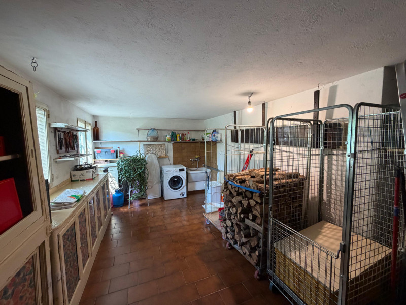 A Montegrotto Terme, nel cuore di Turri, proponiamo una villa indipendente dagli spazi generosi, ...