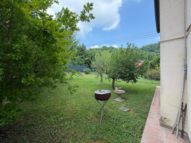 A Montegrotto Terme, nel cuore di Turri, proponiamo una villa indipendente dagli spazi generosi, ...