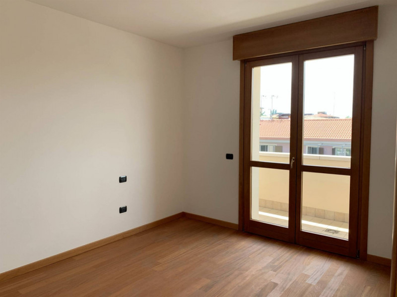 Scopri il tuo nuovo rifugio nel cuore di Padova! Proponiamo in vendita un prestigioso appartament...