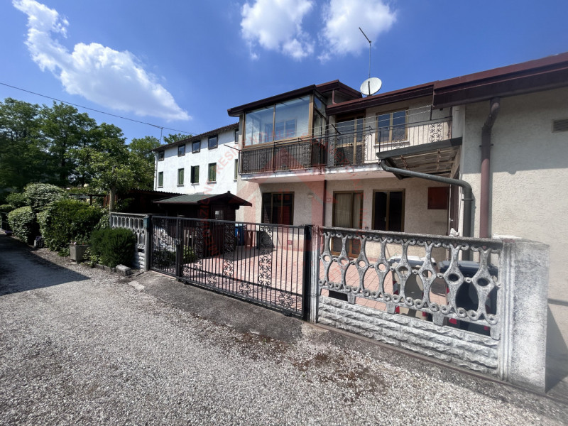 RIF: FR031 GRANTORTO - PADOVA Proponiamo in vendita casa a schiera su due livelli con plateatico ...