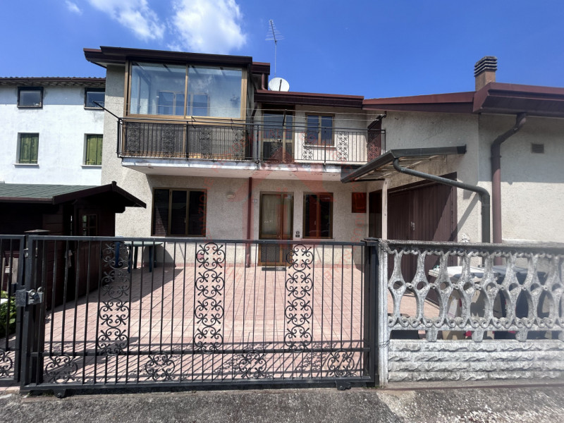 RIF: FR031 GRANTORTO - PADOVA Proponiamo in vendita casa a schiera su due livelli con plateatico ...