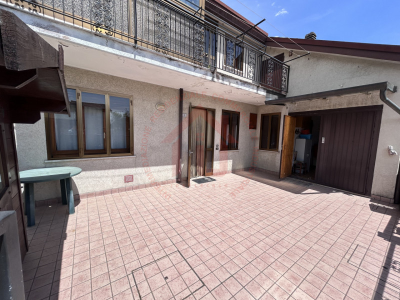 RIF: FR031 GRANTORTO - PADOVA Proponiamo in vendita casa a schiera su due livelli con plateatico ...