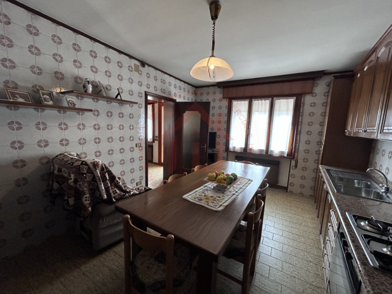 RIF: FR031 GRANTORTO - PADOVA Proponiamo in vendita casa a schiera su due livelli con plateatico ...