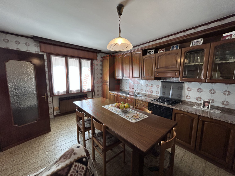 RIF: FR031 GRANTORTO - PADOVA Proponiamo in vendita casa a schiera su due livelli con plateatico ...