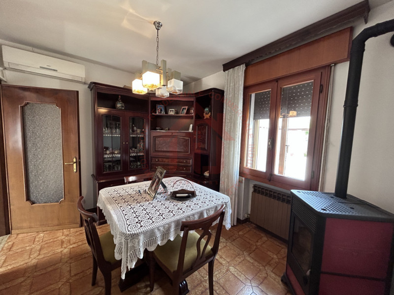RIF: FR031 GRANTORTO - PADOVA Proponiamo in vendita casa a schiera su due livelli con plateatico ...