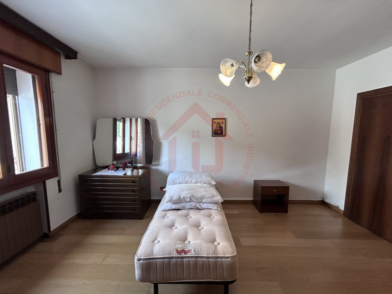 RIF: FR031 GRANTORTO - PADOVA Proponiamo in vendita casa a schiera su due livelli con plateatico ...