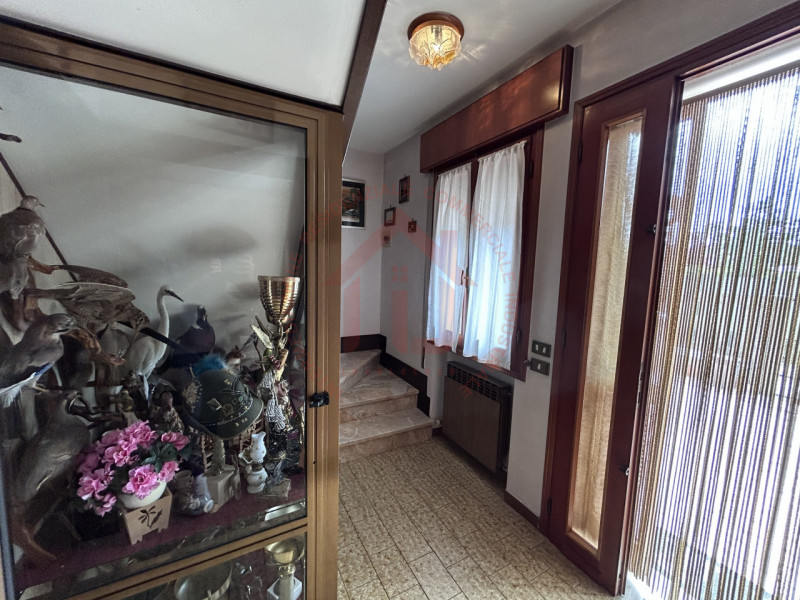 RIF: FR031 GRANTORTO - PADOVA Proponiamo in vendita casa a schiera su due livelli con plateatico ...