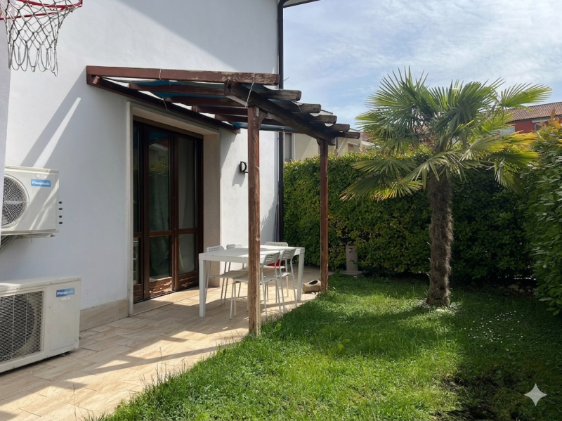 MONTA’ – PADOVA | Porzione indipendente in quadrifamiliare con giardino.

A soli 10 minuti dal ce...