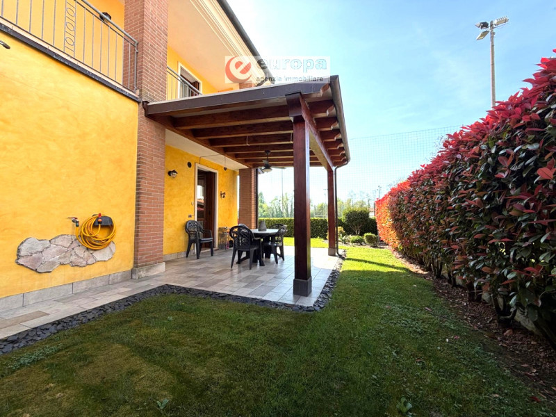 Nella tranquilla zona residenziale di Ospedaletto (VI), adiacente ai campi sportivi e capolinea a...
