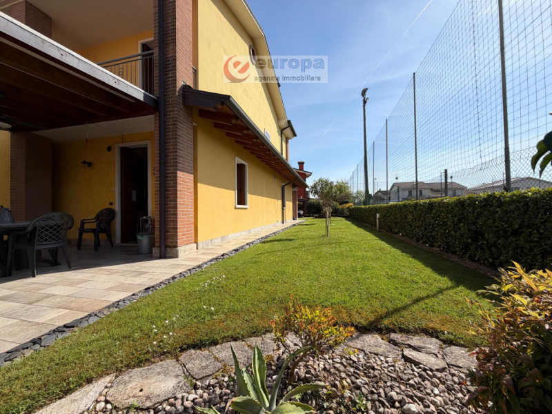 Nella tranquilla zona residenziale di Ospedaletto (VI), adiacente ai campi sportivi e capolinea a...