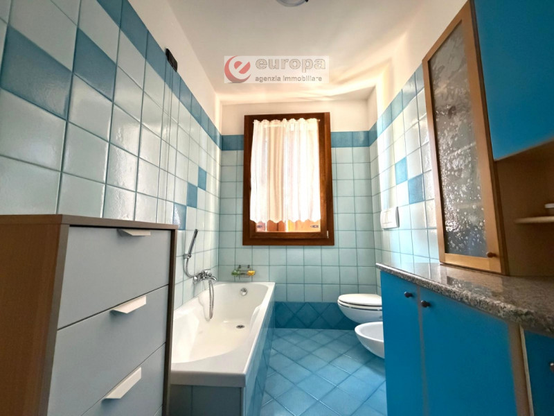 Nella tranquilla zona residenziale di Ospedaletto (VI), adiacente ai campi sportivi e capolinea a...