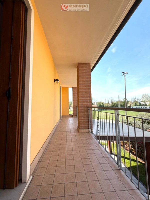 Nella tranquilla zona residenziale di Ospedaletto (VI), adiacente ai campi sportivi e capolinea a...