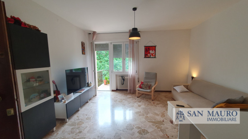 VICENZA: Interno Corso Padova: Ampio appartamento parzialmente arredato con due camere, un bagno,...