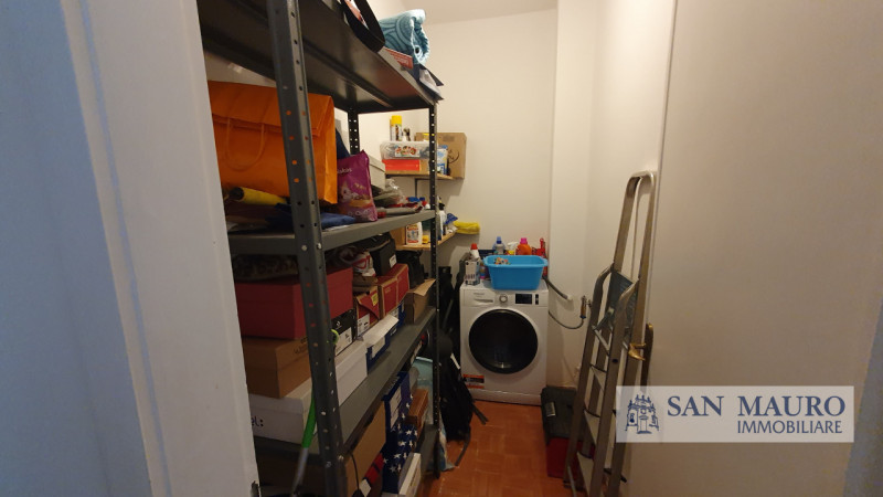 VICENZA: Interno Corso Padova: Ampio appartamento parzialmente arredato con due camere, un bagno,...