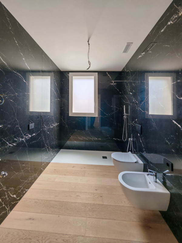 JESOLO: Scopri questo straordinario attico in vendita: Jesolo Lido, The Skyline Penthouse.

Inser...