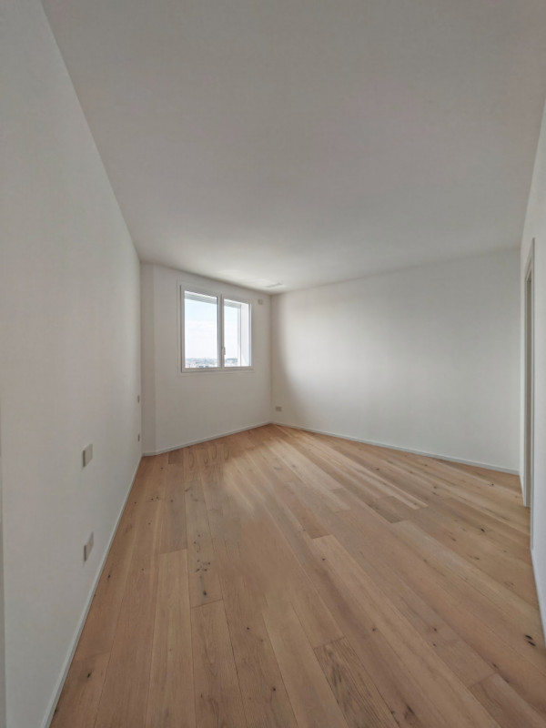 JESOLO: Scopri questo straordinario attico in vendita: Jesolo Lido, The Skyline Penthouse.

Inser...