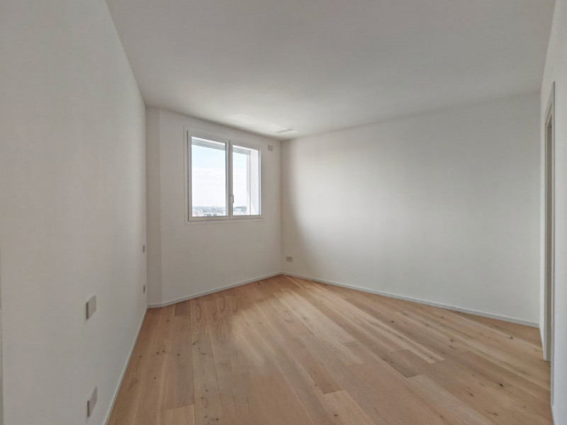 JESOLO: Scopri questo straordinario attico in vendita: Jesolo Lido, The Skyline Penthouse.

Inser...