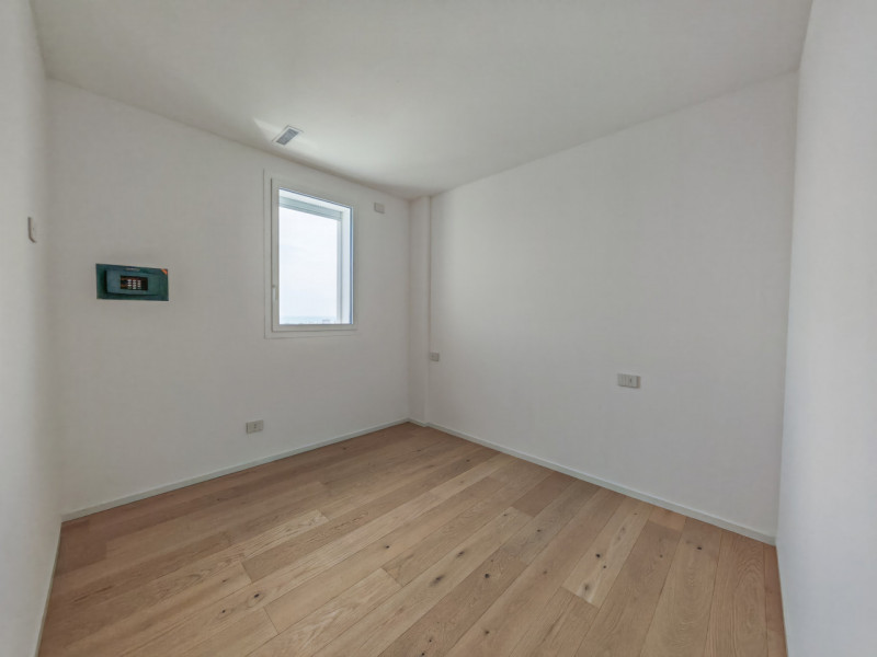 JESOLO: Scopri questo straordinario attico in vendita: Jesolo Lido, The Skyline Penthouse.

Inser...