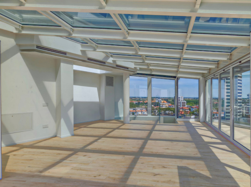 JESOLO: Scopri questo straordinario attico in vendita: Jesolo Lido, The Skyline Penthouse.

Inser...