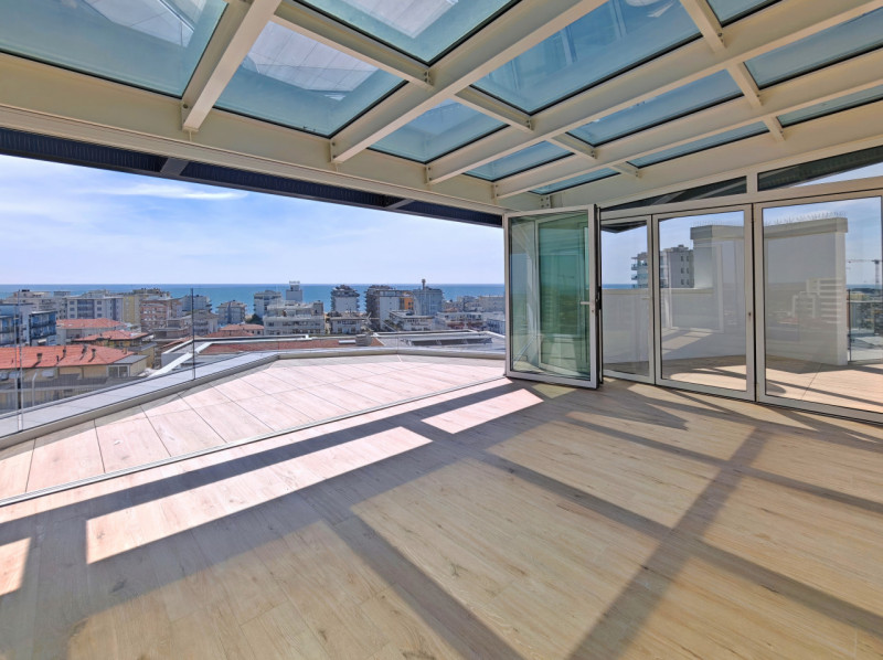 JESOLO: Scopri questo straordinario attico in vendita: Jesolo Lido, The Skyline Penthouse.

Inser...
