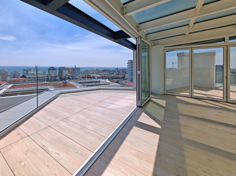 JESOLO: Scopri questo straordinario attico in vendita: Jesolo Lido, The Skyline Penthouse.

Inser...