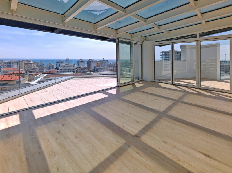 JESOLO: Scopri questo straordinario attico in vendita: Jesolo Lido, The Skyline Penthouse.

Inser...