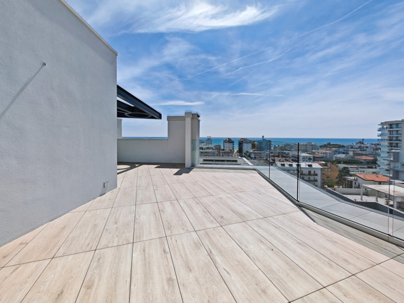 JESOLO: Scopri questo straordinario attico in vendita: Jesolo Lido, The Skyline Penthouse.

Inser...