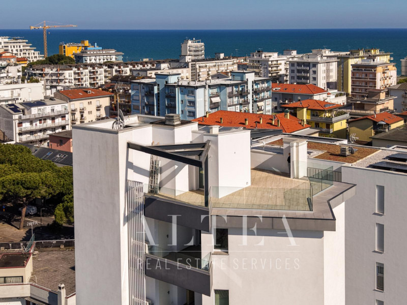 JESOLO: Scopri questo straordinario attico in vendita: Jesolo Lido, The Skyline Penthouse.

Inser...