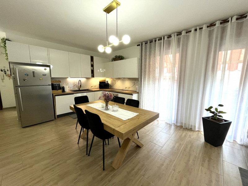 LONIGO: In posizione centrale e tranquilla, proponiamo in vendita un ampio appartamento quadriloc...