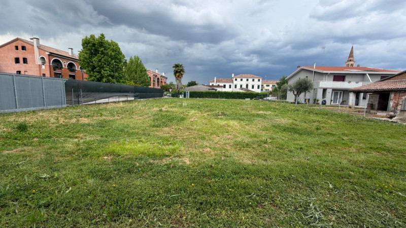 Scopri un'opportunità imperdibile nel cuore di Canizzano, una delle zone più ricercate di Treviso...