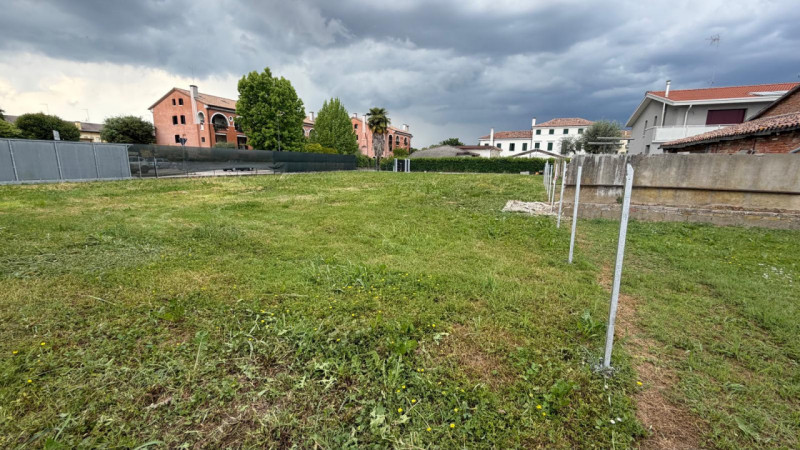 Scopri un'opportunità imperdibile nel cuore di Canizzano, una delle zone più ricercate di Treviso...