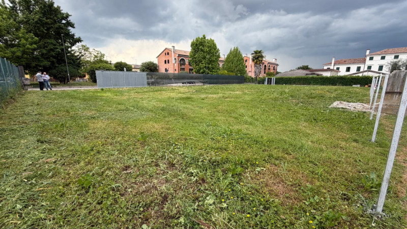 Scopri un'opportunità imperdibile nel cuore di Canizzano, una delle zone più ricercate di Treviso...